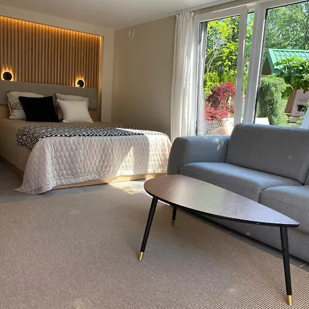 Prie Juros Svečių namai